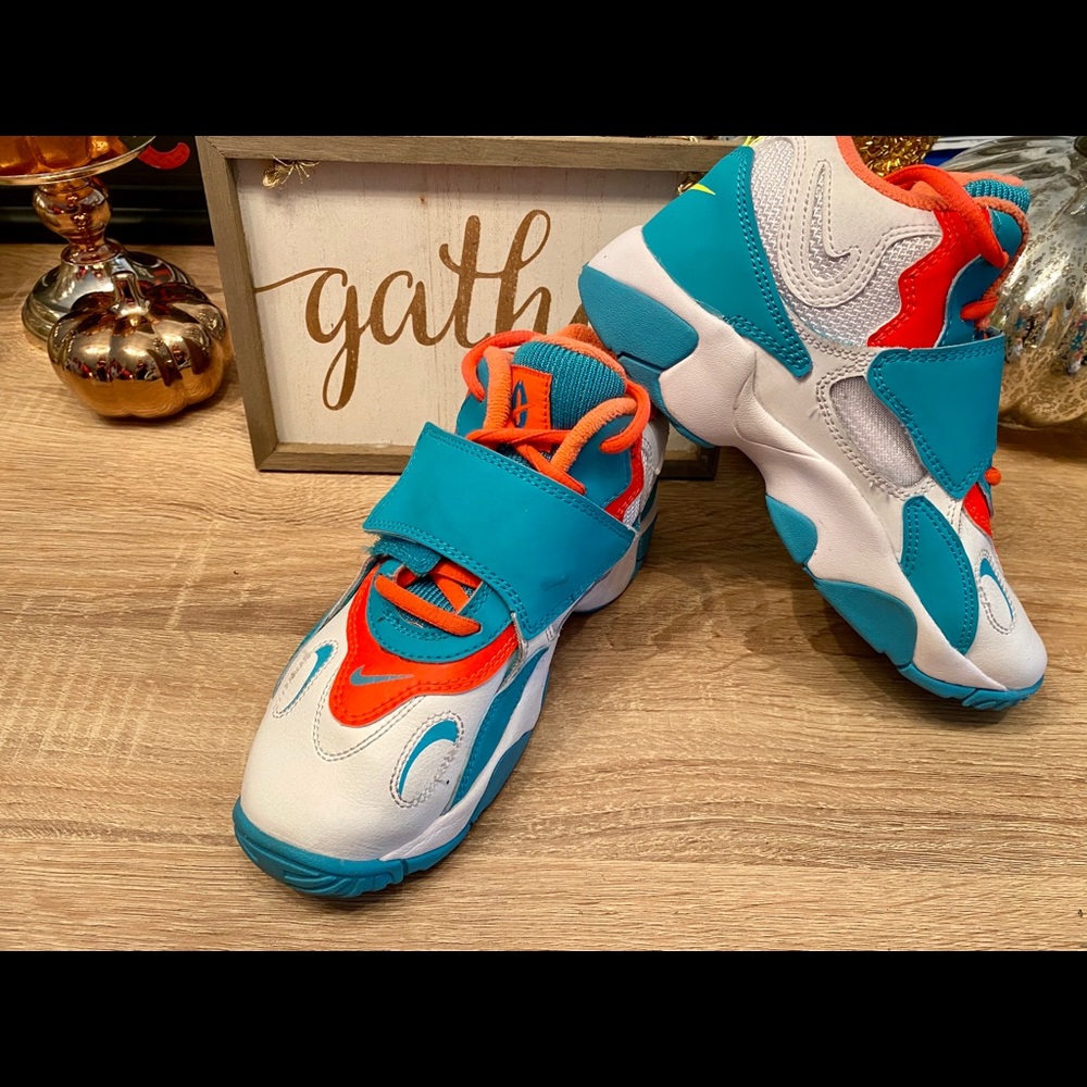 Kids Nike Speed Turf Sneakers Size 2 Boy/Girl Shoe